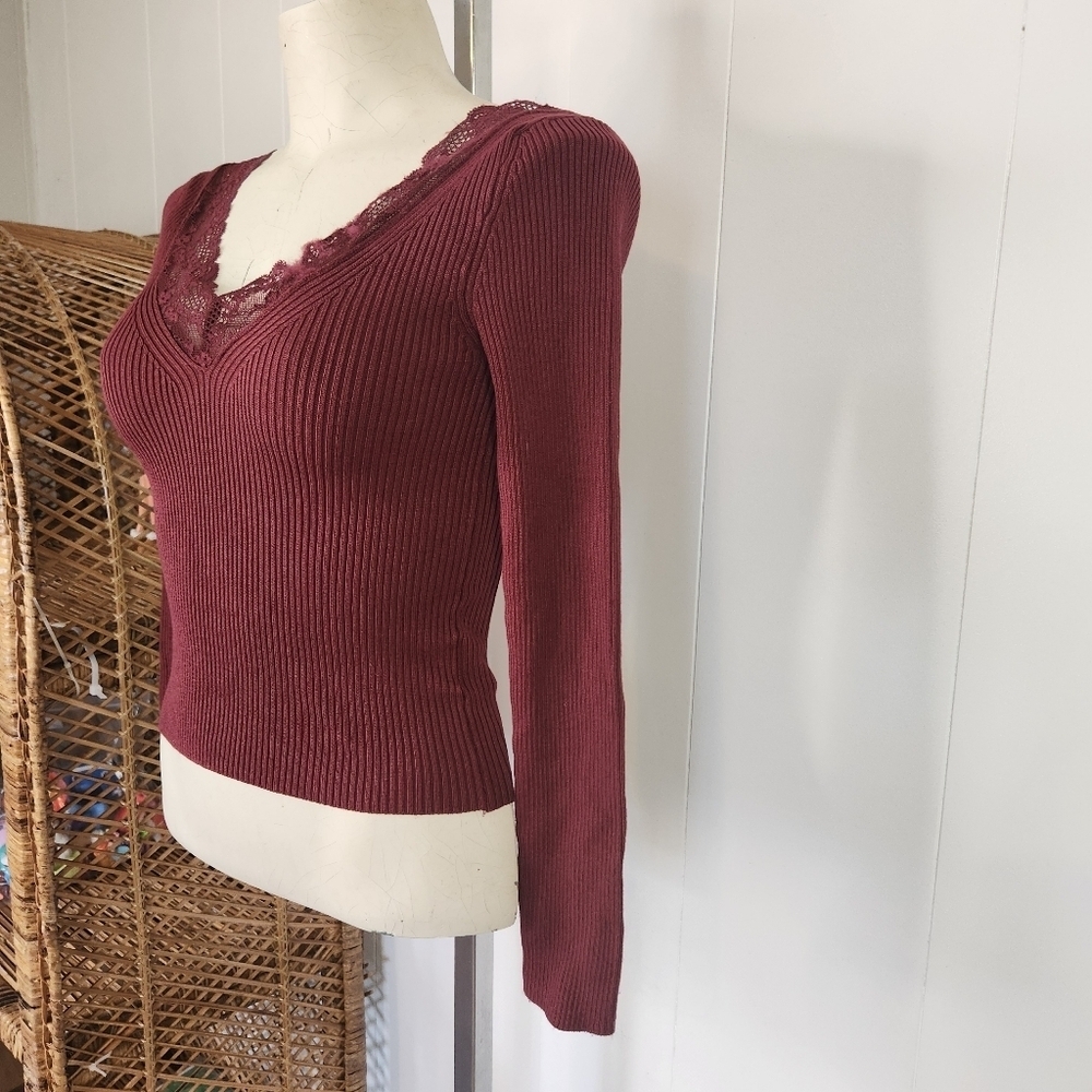 H&M Divided V-Neck Ribbed Long Sleeve Burgundy Lace Sweater Size Xs Wimsigoth - Picture 3 of 6